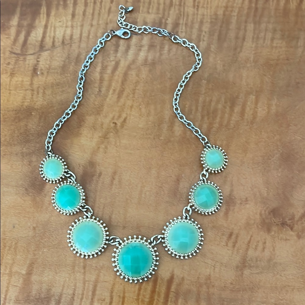 Elegant Gold and Green Necklace